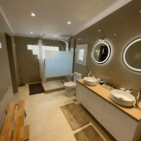 Seaside Retreat House カコバトス